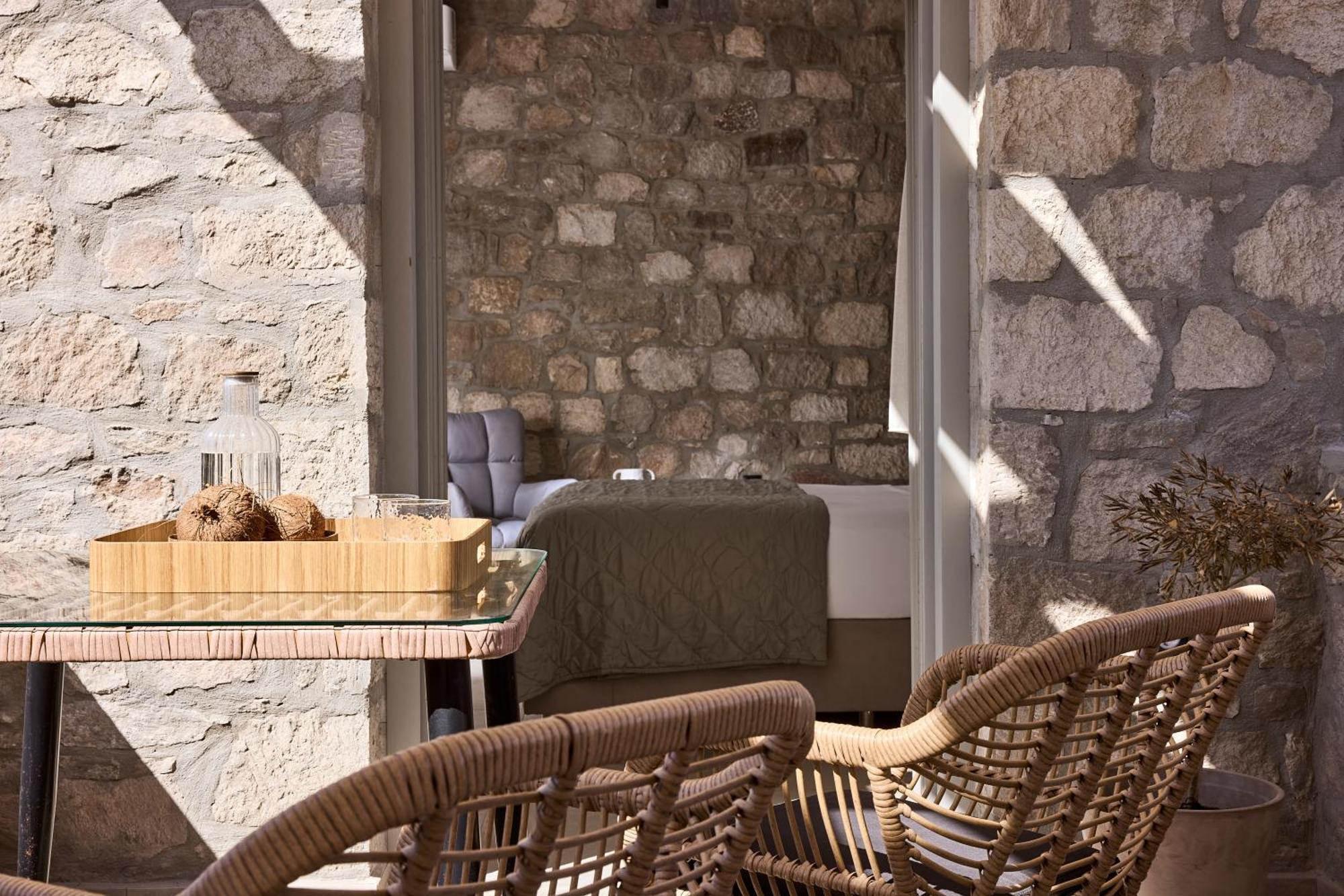Kedros Milos Suites Adamantas  ภายนอก รูปภาพ